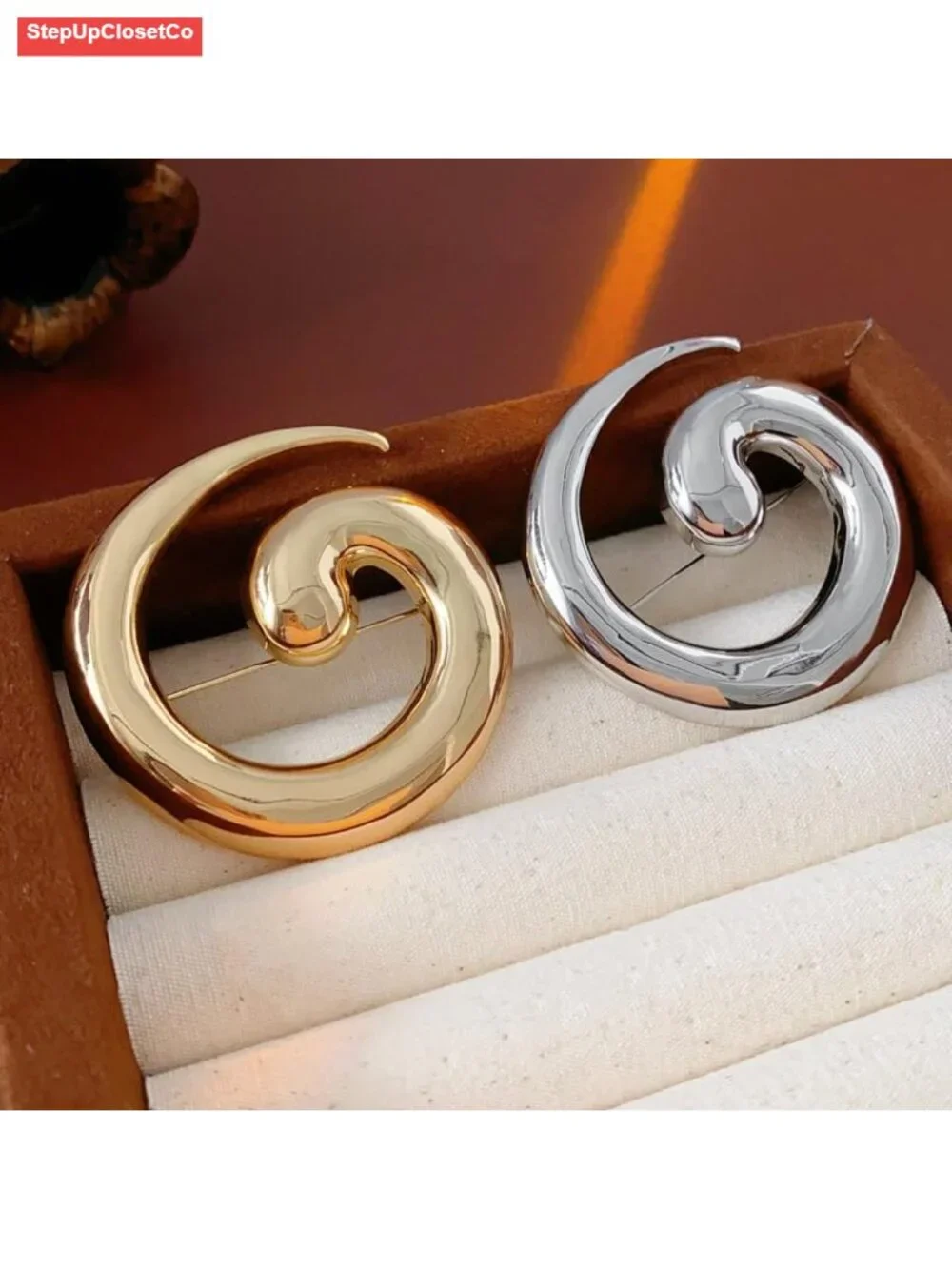 Gold-Tone Spiral Brooch Pin, 5.7cm, Elegant Swirl Design for Lapels, Scarves &